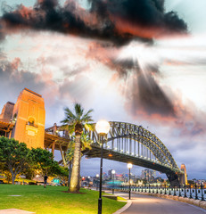 Obraz premium Beautiful view of Sydney Harbour Bridge with sunset sky, Australia