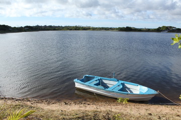 Fototapeta na wymiar Boat alone on the lake