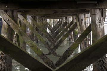 Unter der Brücke (Hafen von Wyk / Föhr)