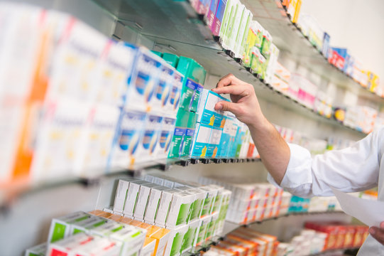 Medikamente in einer Apotheke