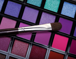  multicolored eye shadows 