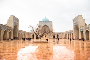 Fototapeta na wymiar Inside the complex of buildings of Poi Kalyan, Bukhara, Uzbekistan. inner courtyard of the Kalyan Mosque