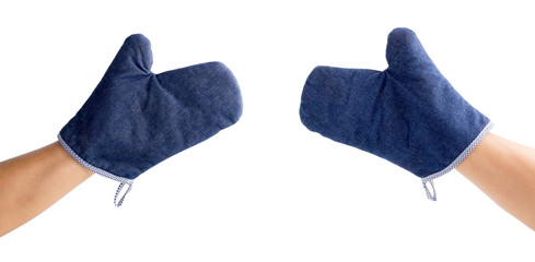hands and blue oven glove
