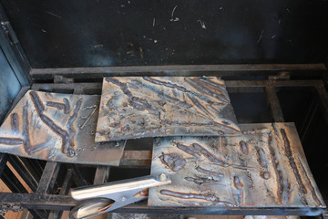 produces samples ,welding metal on iron plate