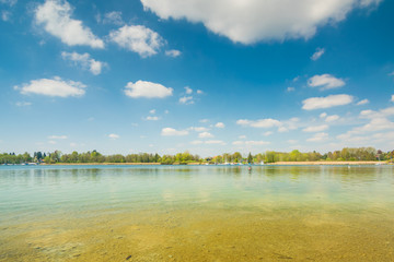 Obraz premium Frühlling am Chiemsee, Oberbayern in Deutschland