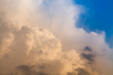 Obraz premium colorful dramatic sky with cloud at sunset