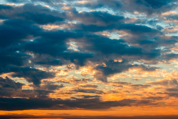 Obraz premium colorful dramatic sky with cloud at sunset