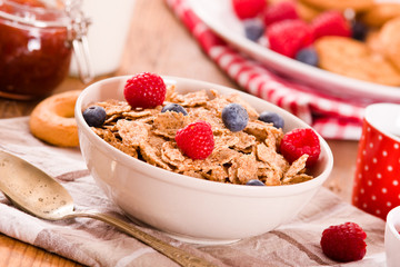 Breakfast with wholegrain cereals. 