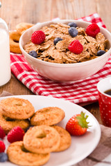 Breakfast with wholegrain cereals. 