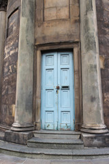 Fototapeta na wymiar blue door
