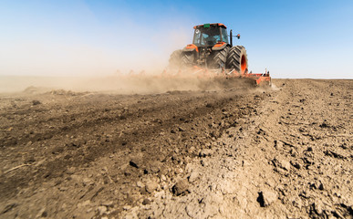 Fototapeta premium Tractor preparing land