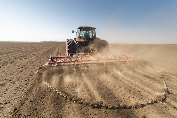 Fototapeta premium Tractor preparing land
