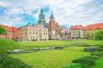 Fototapeta na wymiar Wawel Cathedral and people in Krakow
