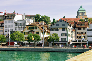 Obraz premium University of Zurich at Limmat River