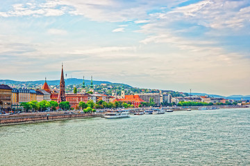 Obraz premium Cruises and Buda City with Churches Spires at Danube