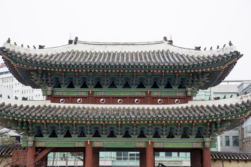 Fototapeta na wymiar Traditional korean architecture decoration of Changkyunggung palace in seoul - South Korea