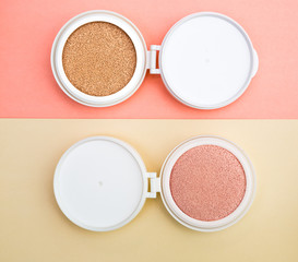 Tonal foundation and highlighter, base for make-up in the form of a cushion.