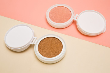 Tonal foundation and highlighter, base for make-up in the form of a cushion.