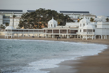 Fototapeta premium Caleta beach in the middle of the old city is the most popular of the beaches of Cadiz, Andalusia, Spain