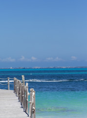 Fototapeta premium Bridge along with the shore of the Caribbean sea.