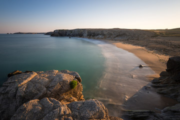 Lever de soleil sur la plage de Port Bara sur la Côte Sauvage en Presqu'Île de Quiberon (GR34) - St Pierre Quiberon en Bretagne