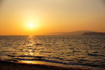 The setting sun which sets in the sea