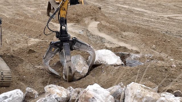 grue &agrave; grappin en slow motion