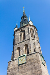 Fototapeta na wymiar Der Rote Turm in Halle an der Saale auf dem Markplatz.