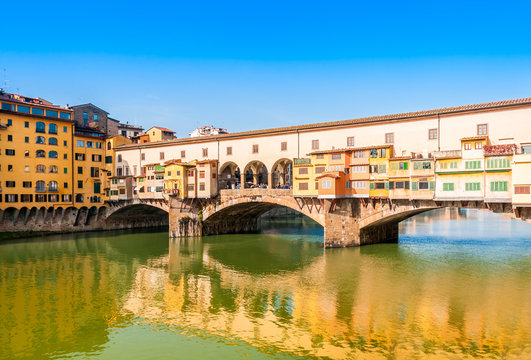 Ponte Vecchio sur l'Arno à Florence, Toscane, Italie