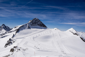 Skipiste am Skigebiet Hintertux Gletscher in den Zillertaler Alpen