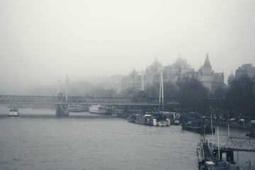 Naklejka premium Fog in London view from the Thames River 