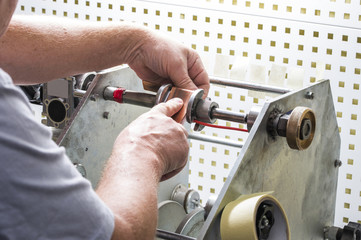 Hand-winding transformer