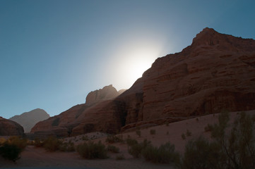 Giordania, 2013/03/10: il paesaggio giordano e il deserto del Wadi Rum, la Valle della Luna simile al pianeta Marte, una valle scavata nella pietra arenaria e nelle rocce di granito