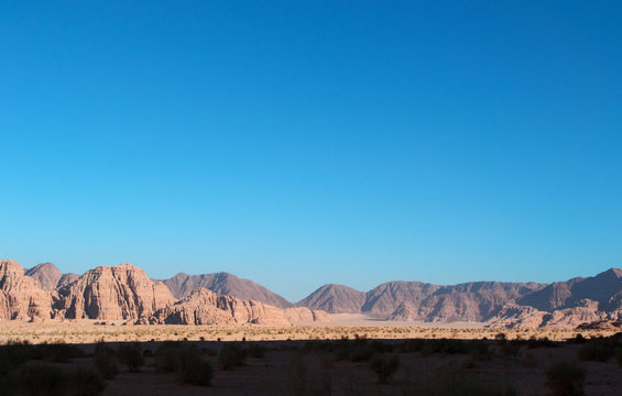 Giordania, 2013/03/10: il paesaggio giordano e il deserto del Wadi Rum, la Valle della Luna simile al pianeta Marte, una valle scavata nella pietra arenaria e nelle rocce di granito