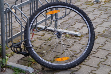 Das Vorderrad ist gesichert und ist da, und der Rest?