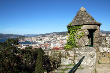 Fototapeta na wymiar vistas de Vigo en Galicia desde la fortaleza del Castro