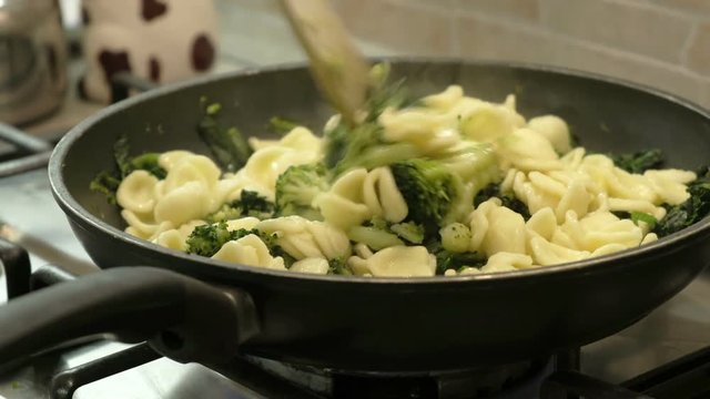 cook orecchiette cime di rapa pan blend pasta mix italian apulia food