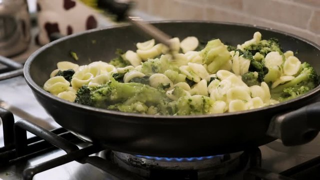 olive oil pasta orecchiette rapini broccoli