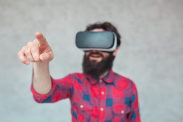Naklejka premium Amazed man touching air wearing VR goggles