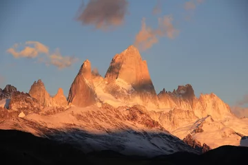 Photo sur Plexiglas Fitz Roy Lever du soleil à Cerro Fitz Roy. El Chalten (capitale argentine du trekking) - Patagonie.