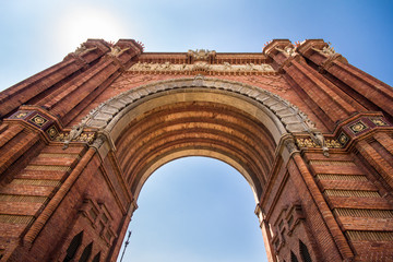 Fototapeta premium A triumphal arch is in Barcelona