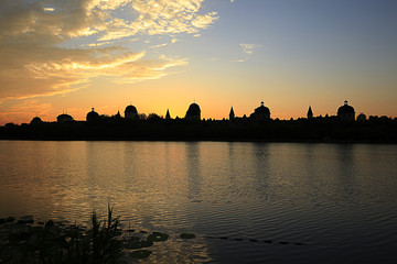 Fototapeta premium Lake of the setting sun and the beauty of the sunset