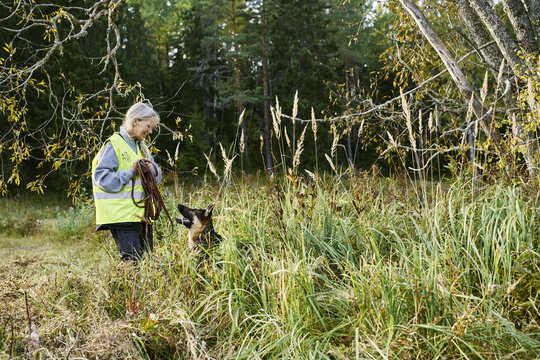 Sweden, Uppland, Rison, Volunteer with dog helping emergency services find missing people
