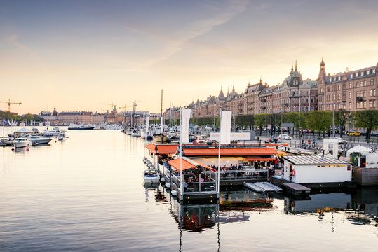 Sweden, Stockholm, Ostermalm, Strandvagen, Boats in old town harbor