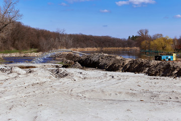 Hydraulic extraction of sand from the bottom of the river.