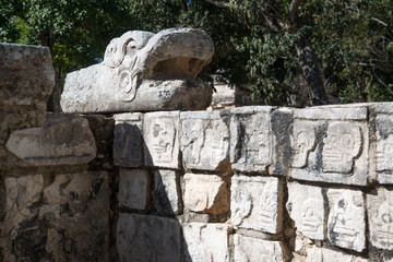 Fototapeta premium Ruins in Mayan archeological site of Chichen Itza.Mayan archeological site of Chichen Itza, Yucatan, Mexico.