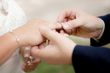 Obraz na płótnie Canvas Wedding rings. Selective focus.