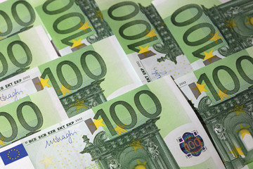 Hundert Euro Banknoten