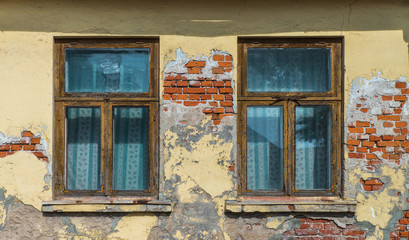 Fototapeta na wymiar Stone old house window