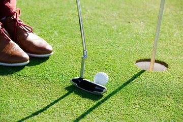 Final hit the ball in the hole